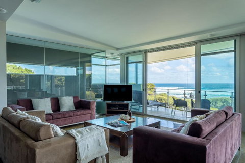 Champagne House I Private Properties - Sunshine Coast Tourism 0