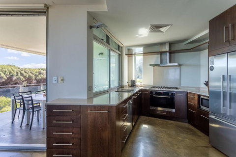 Champagne House I Private Properties - Sunshine Coast Tourism 4