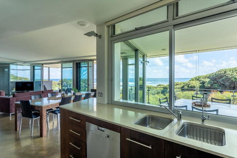 Champagne House I Private Properties - Sunshine Coast Tourism 3