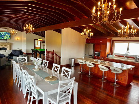 Chandeliers - Sunshine Coast Tourism 1