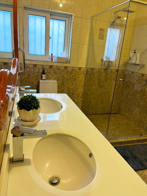 Chandeliers - Sunshine Coast Tourism 2