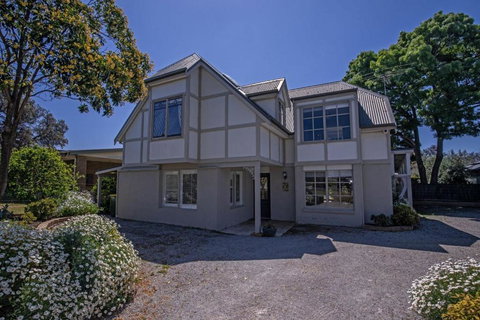 Chapel Island Retreat - Sunshine Coast Tourism 0