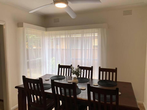 Charming 3BR Home - Nth Central Metres From Hosp W Wifi - Sunshine Coast Tourism 4