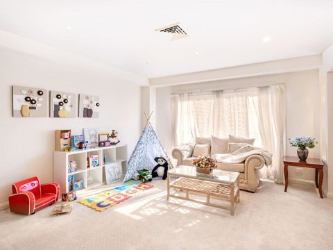 Charming 4BR House And Cozy Garden - Sunshine Coast Tourism 4