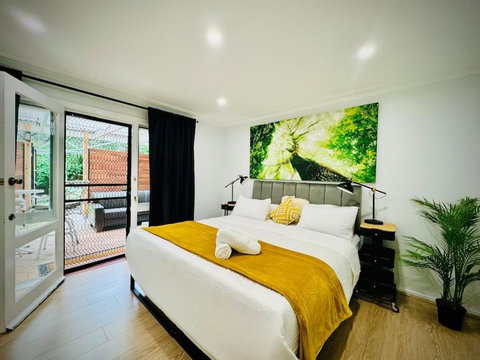 Charming Granny Flat Conveniently Located Near Knox Shopping Center - Sunshine Coast Tourism 0