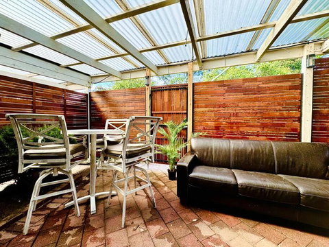 Charming Granny Flat Conveniently Located Near Knox Shopping Center - Sunshine Coast Tourism 4