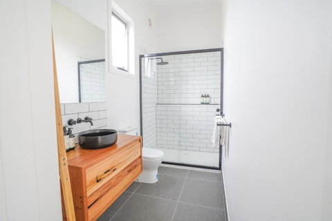 Charming Highton Hideaway Between CBD And Surf Coast - Sunshine Coast Tourism 3