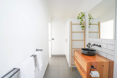 Charming Highton Hideaway Between CBD And Surf Coast - Sunshine Coast Tourism 1