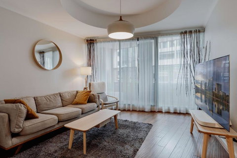 Central 2-Bed With Gym And Secure Parking - Sunshine Coast Tourism 2