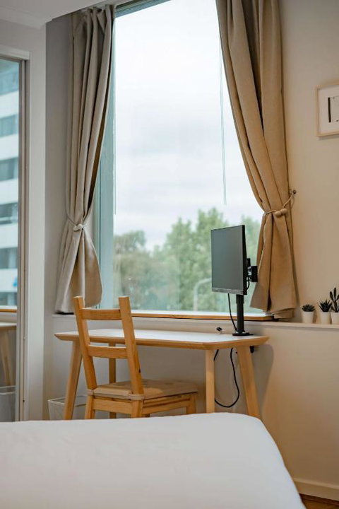 Central 2-Bed With Gym And Secure Parking - Sunshine Coast Tourism 3