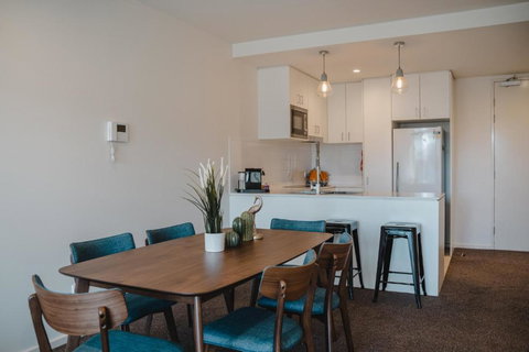 Central 1-Bed With Balcony, Rooftop BBQ & Parking - Sunshine Coast Tourism 2