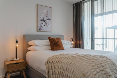 Central 1-Bed With Balcony, Rooftop BBQ & Parking - Sunshine Coast Tourism 3