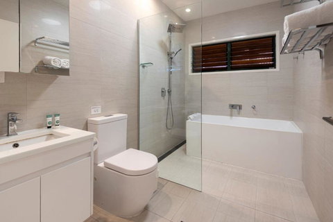 Casuarina 16 - 3 Bedroom House With 180 Degree Ocean Views, Buggy & Valet Service - Sunshine Coast Tourism 3