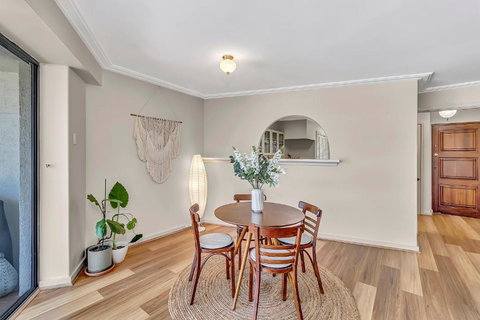 Charming South Perth Bungalow - Sunshine Coast Tourism 4