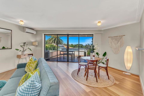 Charming South Perth Bungalow - Sunshine Coast Tourism 2