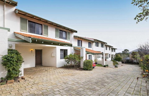 Charming South Perth Bungalow - Sunshine Coast Tourism 0