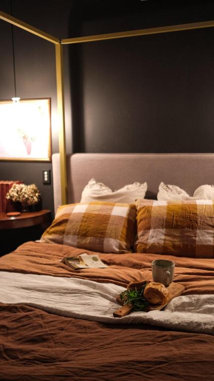 Charming Vintage Flat Near Newtown. 11am Checkout. - Sunshine Coast Tourism 1