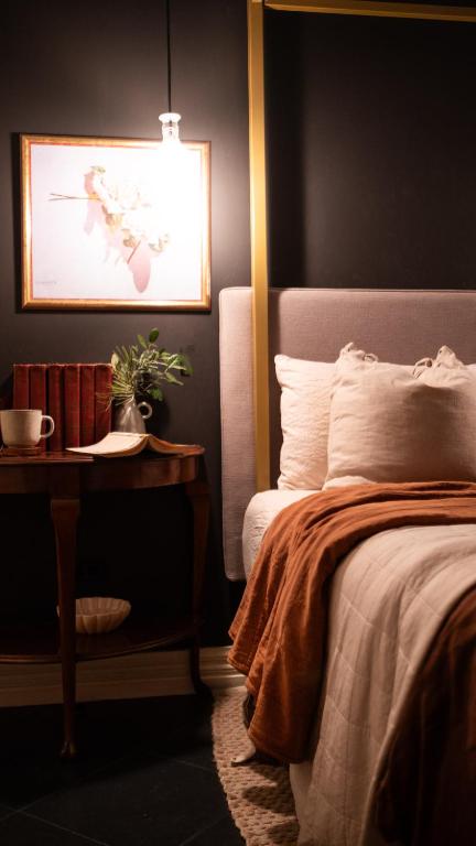 Charming Vintage Flat Near Newtown. 11am Checkout. - Sunshine Coast Tourism 0