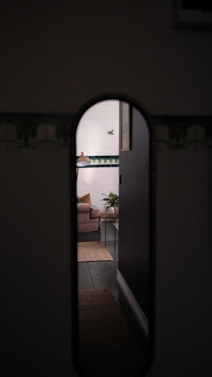 Charming Vintage Flat Near Newtown. 11am Checkout. - Sunshine Coast Tourism 3