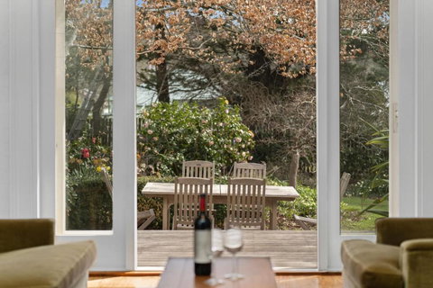 Chelsea Lodge - Sunshine Coast Tourism 1