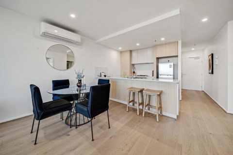 Chic 1-Bed With Sophisticated Decor Gym & Pool - Sunshine Coast Tourism 1