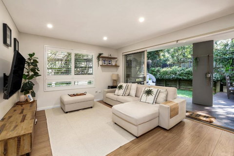 Chic 2-Bed Dee Why Haven With Backyard & BBQ - Sunshine Coast Tourism 0