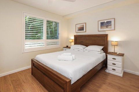 Chic 2-Bed Dee Why Haven With Backyard & BBQ - Sunshine Coast Tourism 1