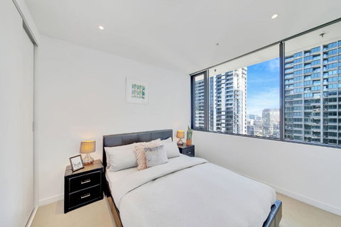 Chic 2BR Apt Next To Southern Cross City Views - Sunshine Coast Tourism 1