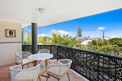 Chic Coastal Charm On Palm Beach - Sunshine Coast Tourism 1