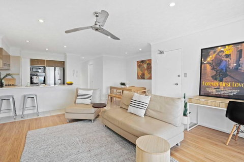 Chic Coastal Charm On Palm Beach - Sunshine Coast Tourism 0