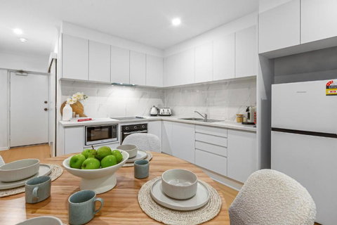 Chic East End Apartment - Sunshine Coast Tourism 3