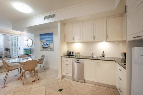 Chic Hastings Street Apartment - Sunshine Coast Tourism 1