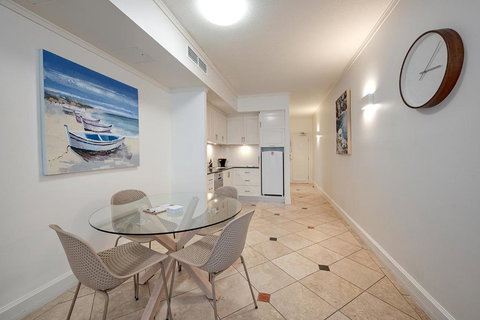 Chic Hastings Street Apartment - Sunshine Coast Tourism 2