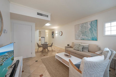 Chic Hastings Street Apartment - Sunshine Coast Tourism 4