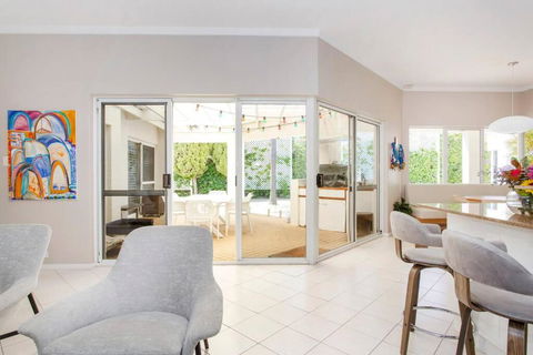 City Beach Coastal Family Home With Pool & Sauna - Sunshine Coast Tourism 2