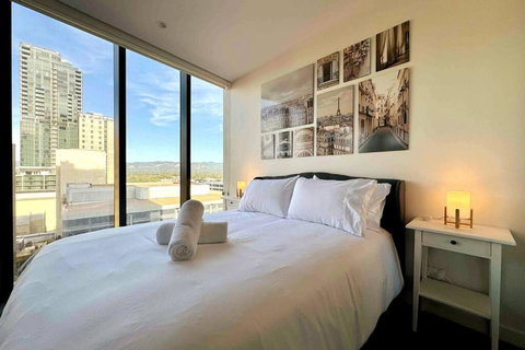 City Chic Living: 1-BR APT Overlooking Rundle Mall - Sunshine Coast Tourism 1