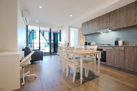 City Chic Living: 1-BR APT Overlooking Rundle Mall - Sunshine Coast Tourism 2