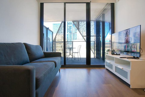 City Chic Living: 1-BR APT Overlooking Rundle Mall - Sunshine Coast Tourism 3