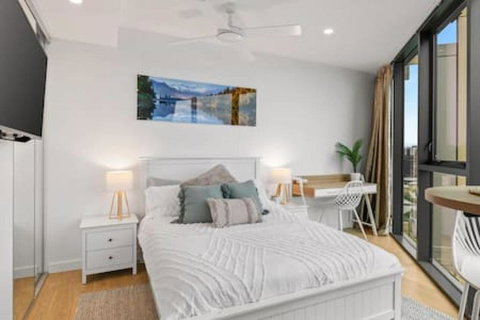 City Chic Living W Sunset Views 2BD1 Studio Apt - Sunshine Coast Tourism 2