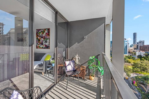 City Living! 1Bed/1Bath/1Car/Pool - Sunshine Coast Tourism 3