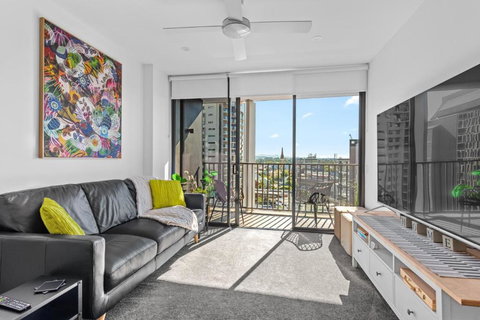 City Living! 1Bed/1Bath/1Car/Pool - Sunshine Coast Tourism 2