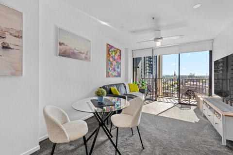 City Living! 1Bed/1Bath/1Car/Pool - Sunshine Coast Tourism 1