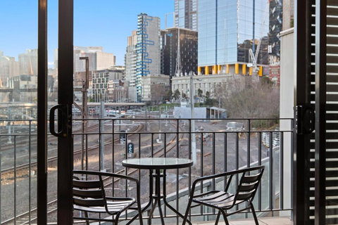 Cityscape In The Heart Of Melbourne - Sunshine Coast Tourism 4