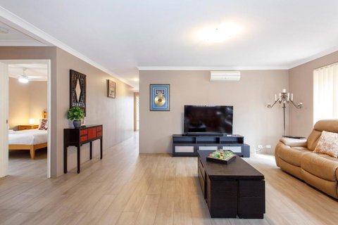 Civic Gardens Villa - Sunshine Coast Tourism 2