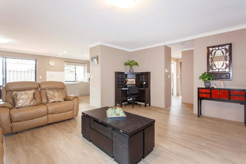 Civic Gardens Villa - Sunshine Coast Tourism 4