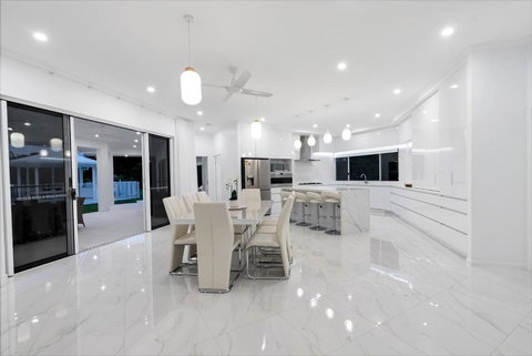 Clifton Cove - A Luxury Escape By The Beach - Sunshine Coast Tourism 3