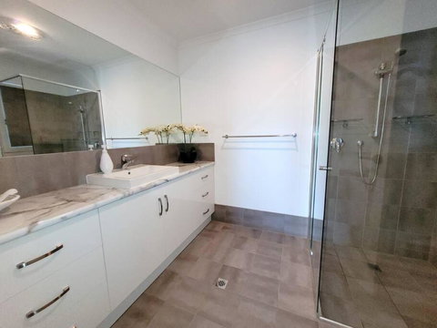 Clipper Getaway - Sunshine Coast Tourism 2