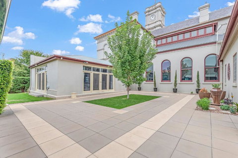 Clocktower Suites - Sunshine Coast Tourism 4