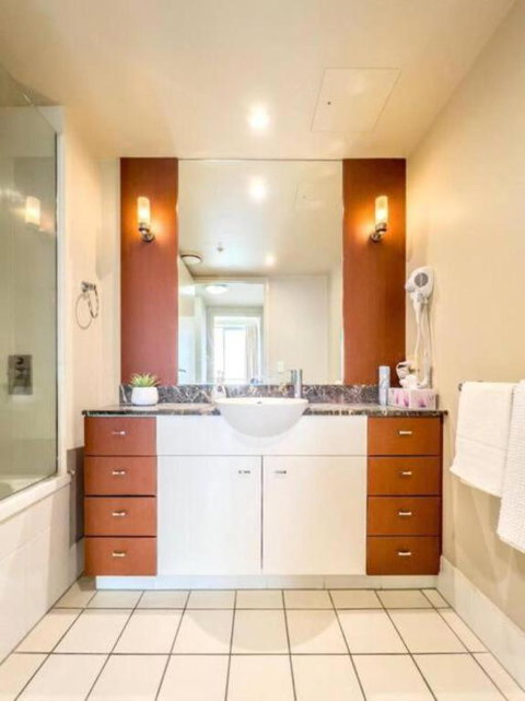 Cloud9 At Chevron Towers - Sunshine Coast Tourism 1