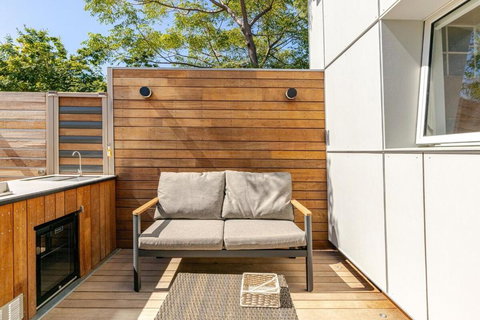 Cinema Under The Stars, Near Beach, CBD & Airport - Sunshine Coast Tourism 3